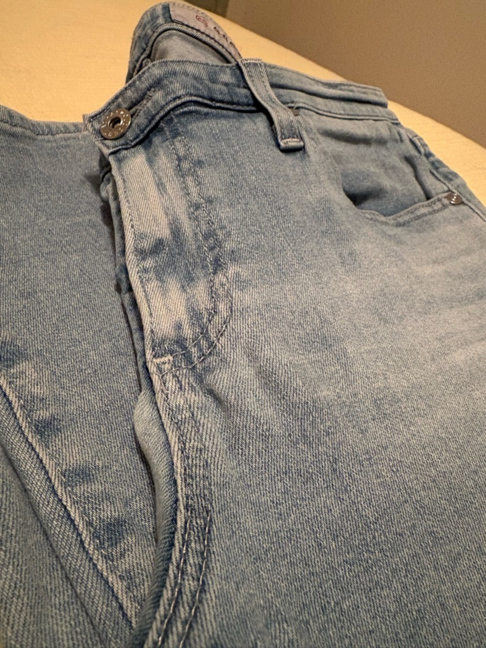 Prima Crop AG jeans mid rise light wash